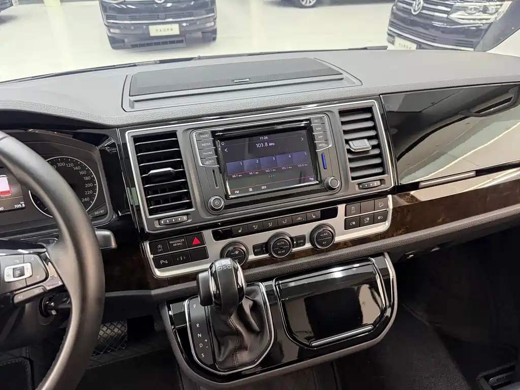 Volkswagen Multivan — миниатюра 8