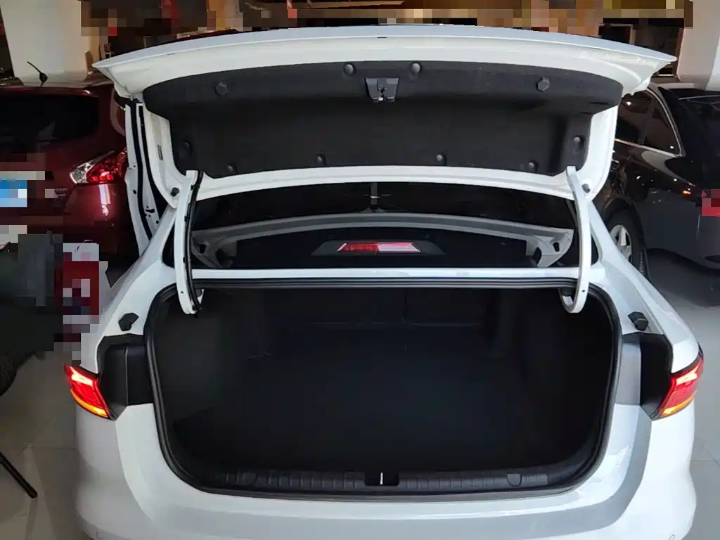 Geely Emgrand — миниатюра 19