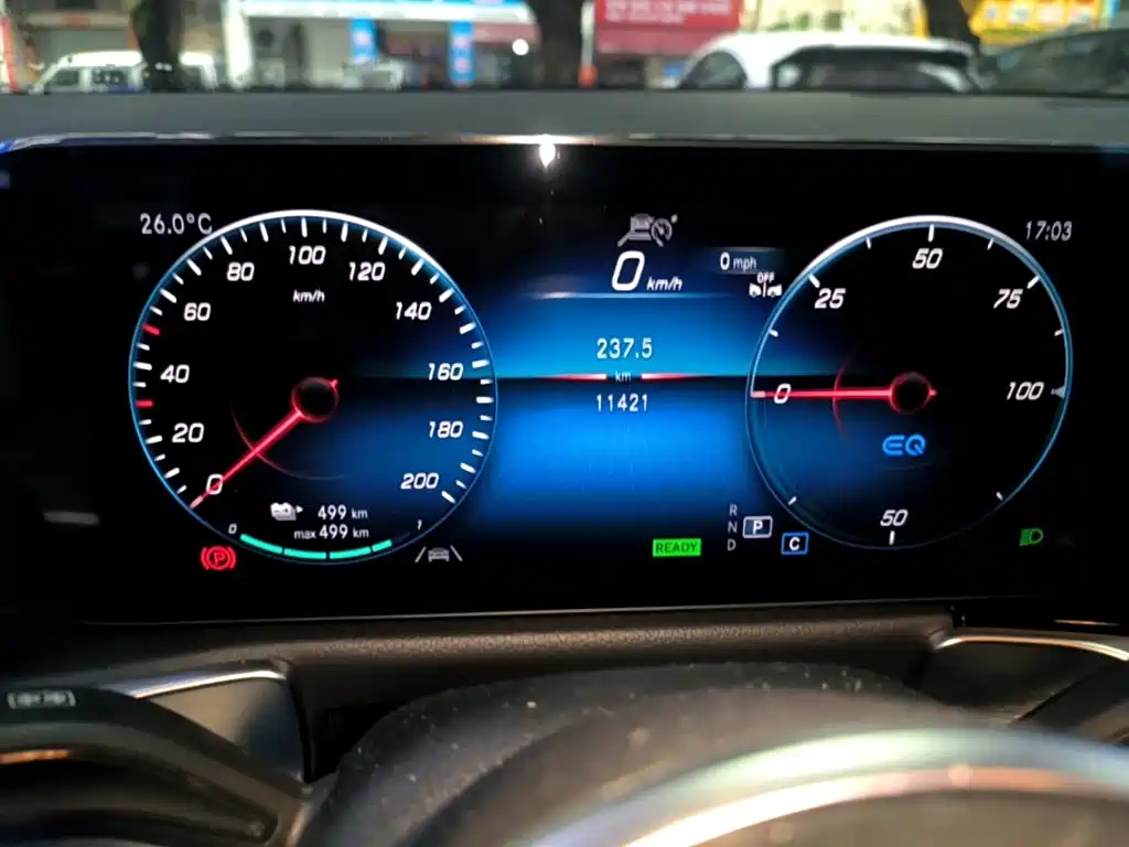 Mercedes-Benz EQB — миниатюра 12