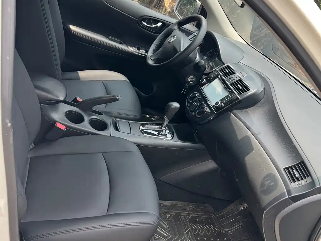 Nissan Tiida — миниатюра 9