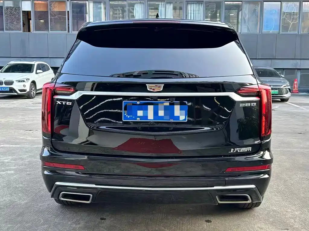 CADILLAC XT6