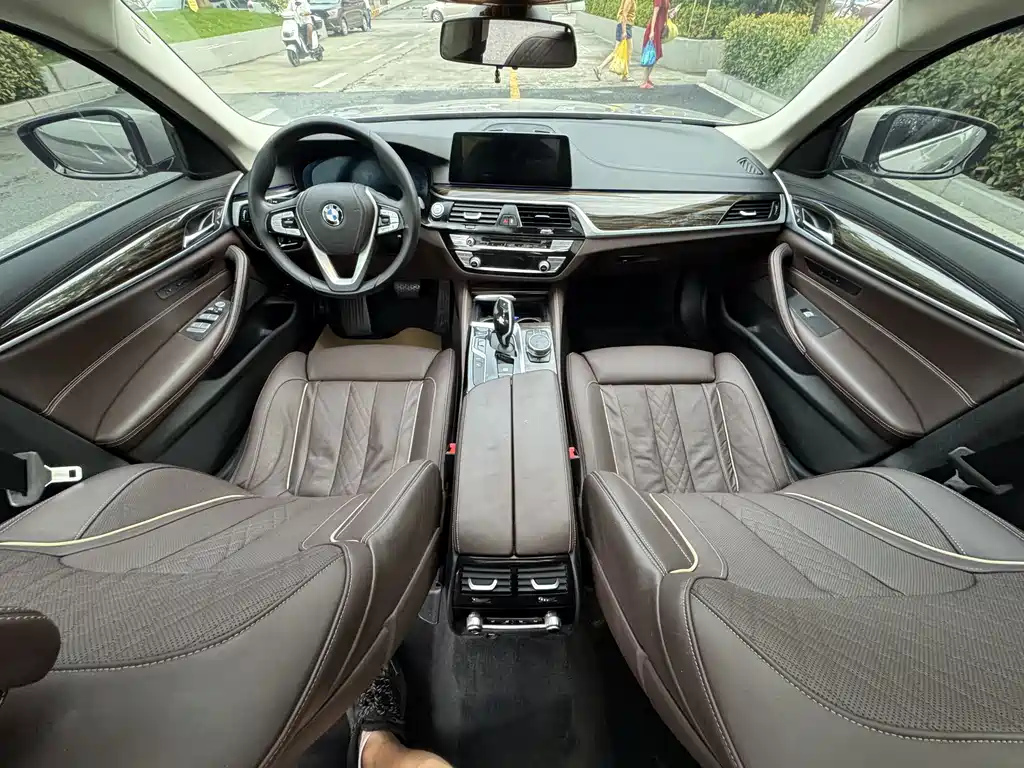 BMW 5 Series New Energy — миниатюра 16