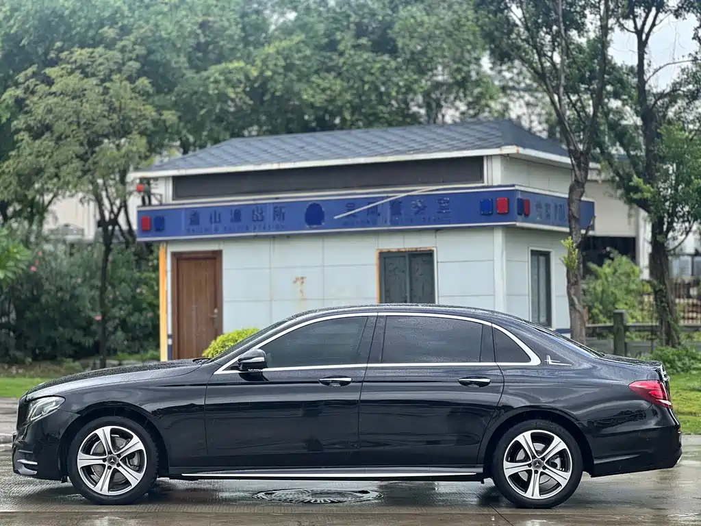 Mercedes-Benz E-Class — миниатюра 7