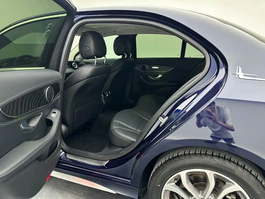 Mercedes-Benz C-Class — миниатюра 13