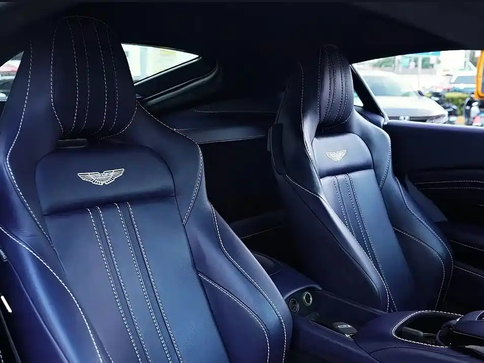Aston Martin V8 Vantage — миниатюра 8