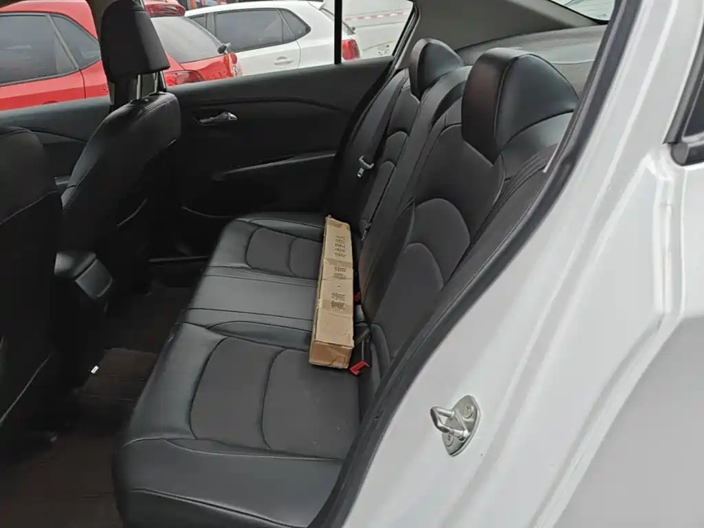 Chevrolet Cavalier — миниатюра 17
