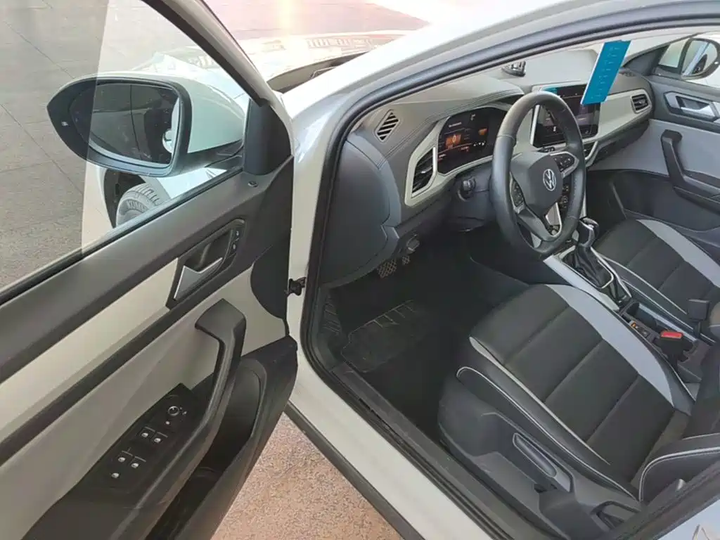 Volkswagen T-Roc — миниатюра 16
