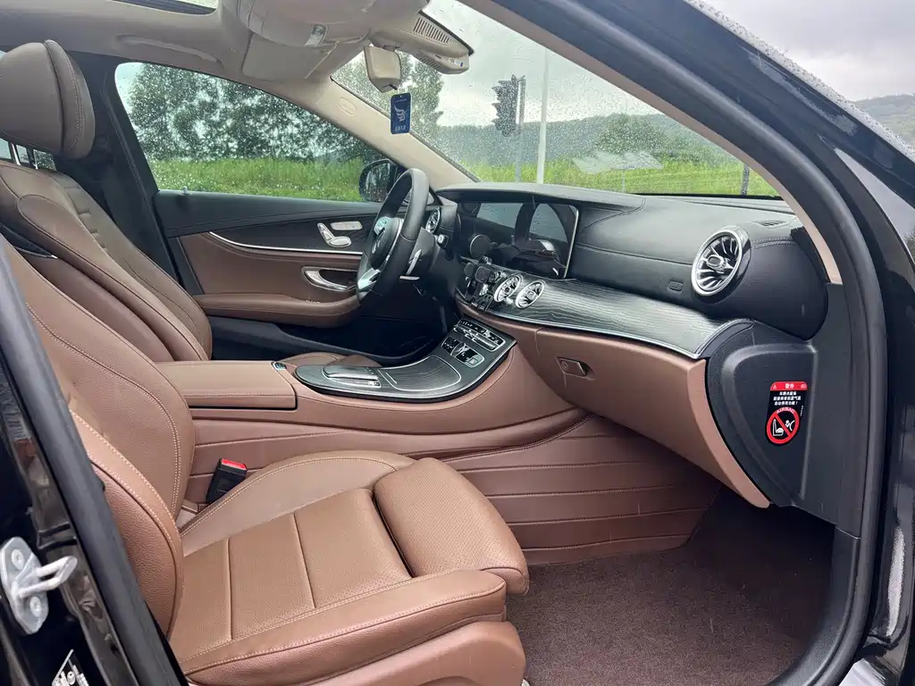 Mercedes-Benz E-Class — миниатюра 12