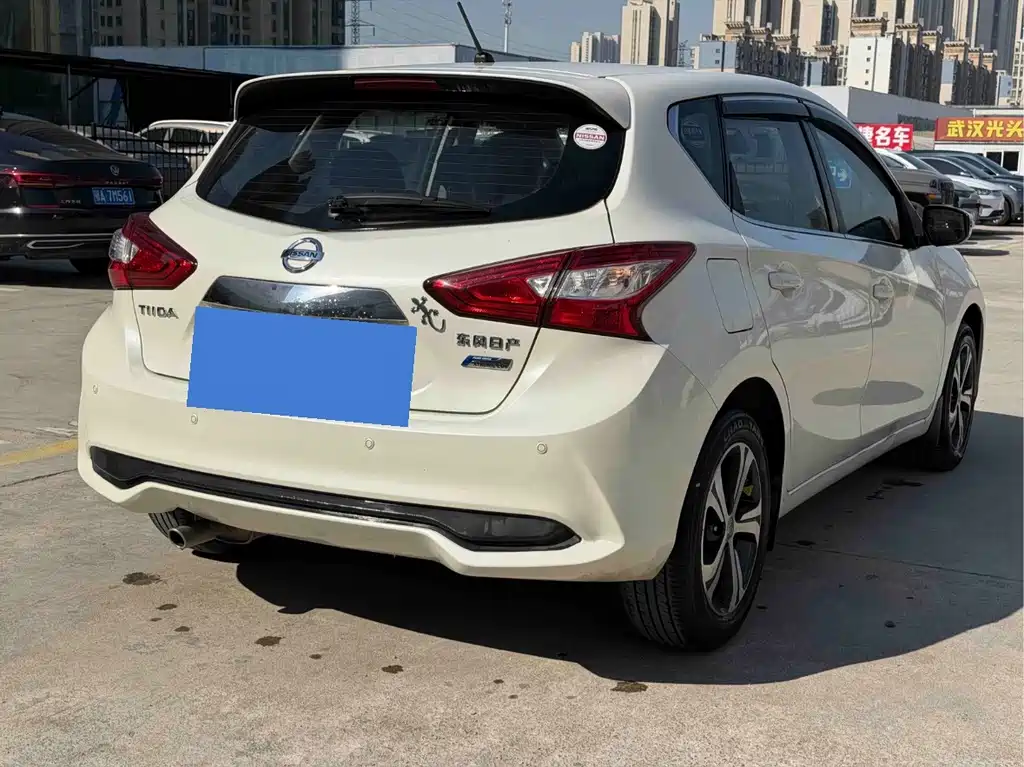 Nissan Tiida — миниатюра 7