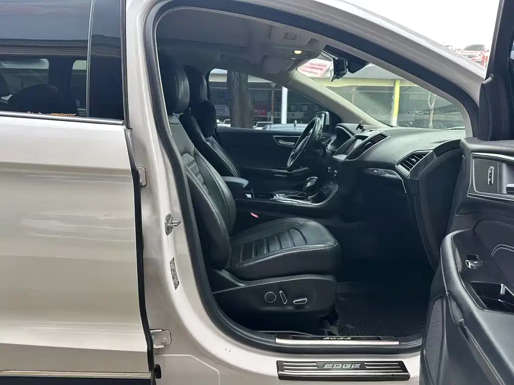 Ford Edge — миниатюра 8