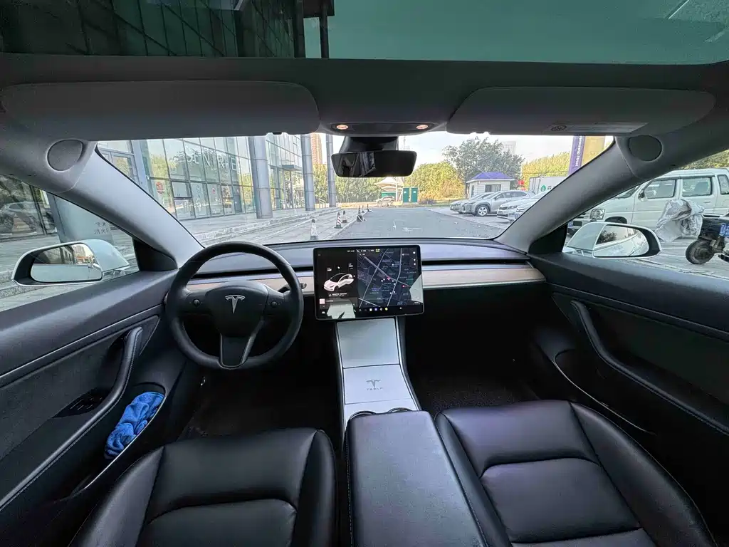 Tesla Model 3 — миниатюра 8
