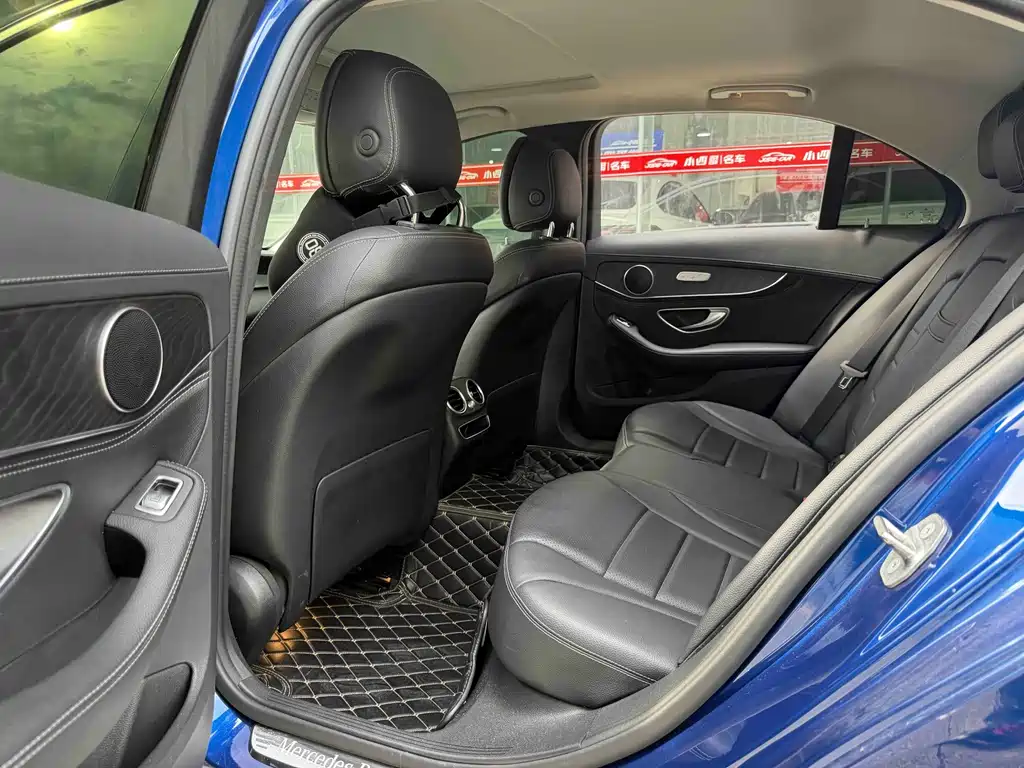 Mercedes-Benz C-Class — миниатюра 6