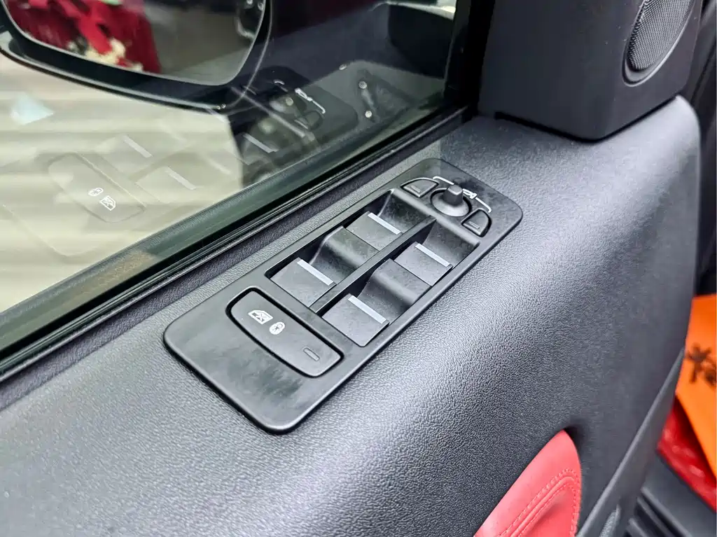 LAND ROVER DISCOVER SPORTS