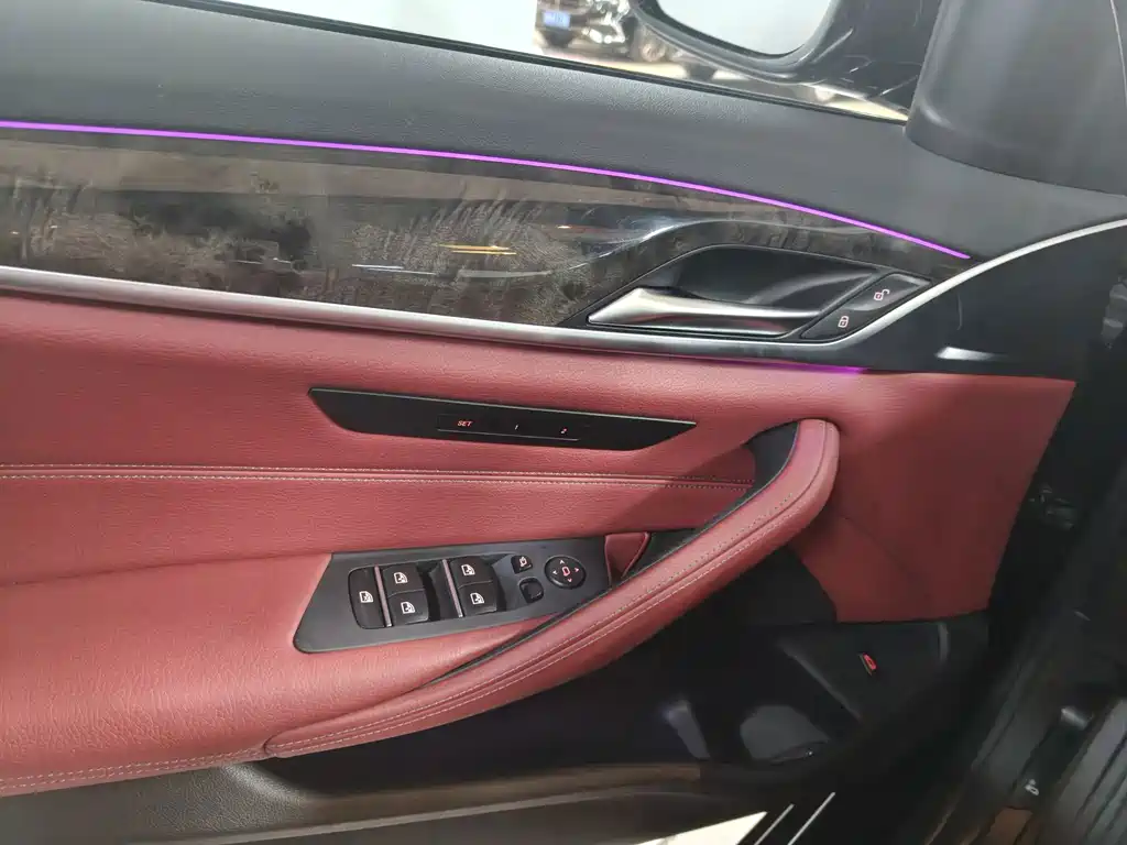 BMW 5 Series — миниатюра 5