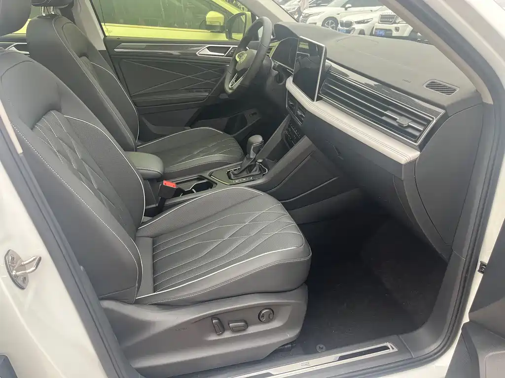 Volkswagen Tiguan L — миниатюра 11