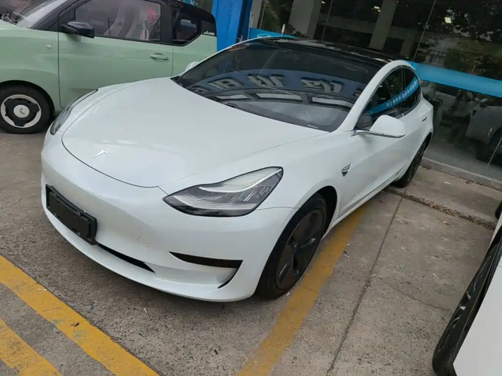 Tesla Model 3 — миниатюра 2