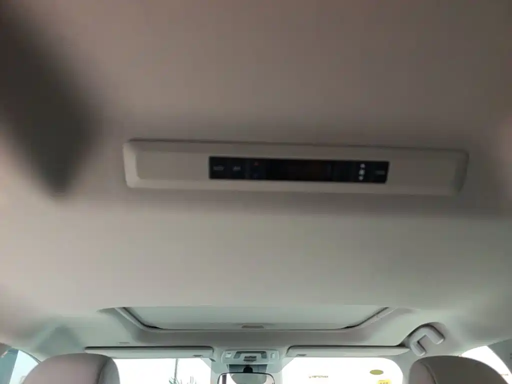 Toyota Sienna — миниатюра 18