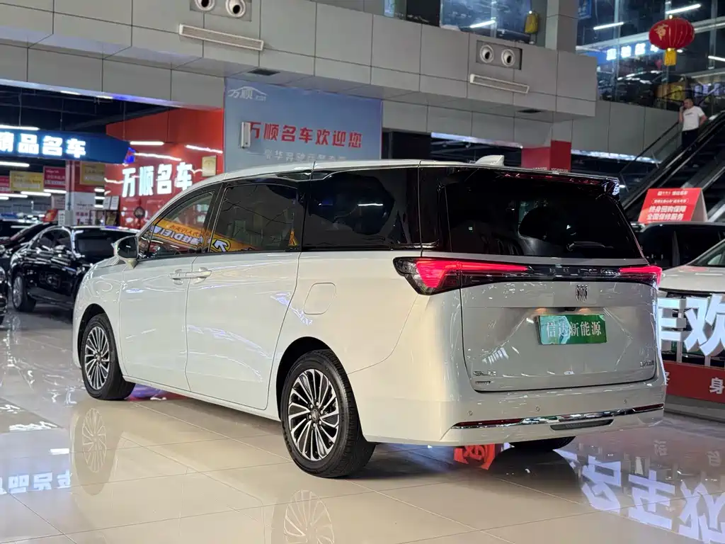 Buick GL8 Hybrid — миниатюра 7