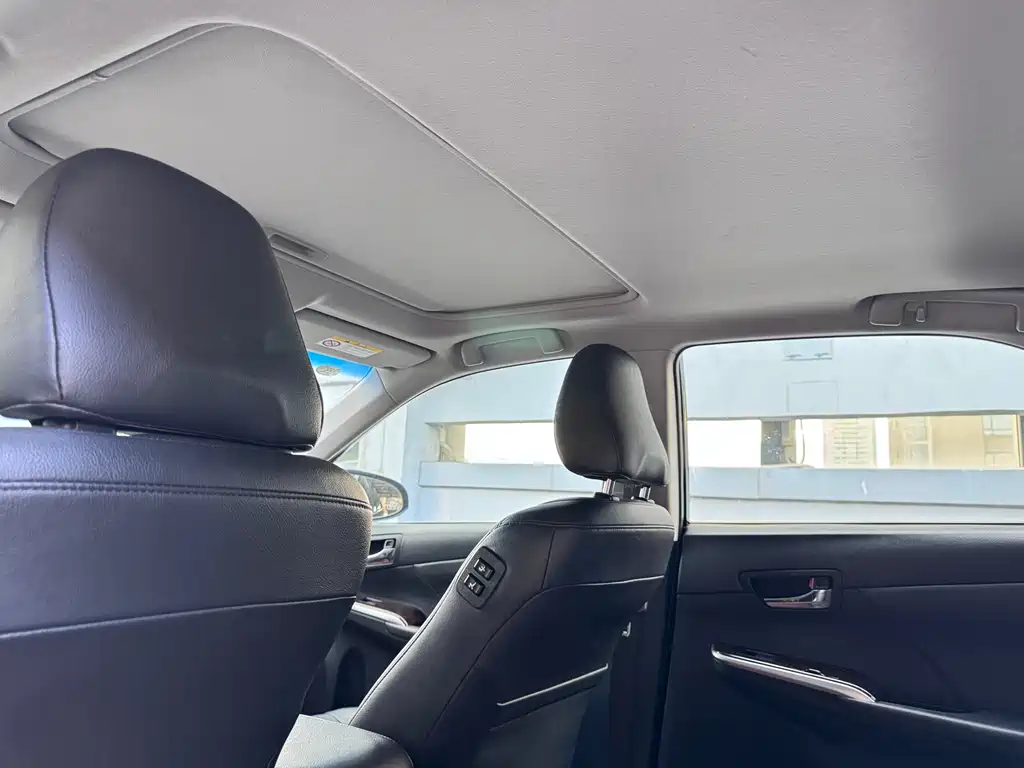 Toyota Camry — миниатюра 18