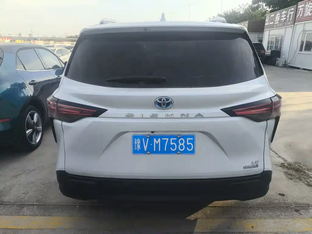Toyota Sienna — миниатюра 7
