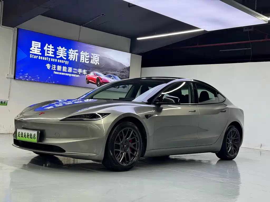 Tesla Model 3 2024