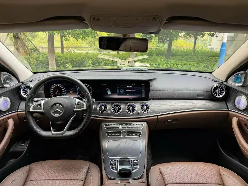 Mercedes-Benz E-Class — миниатюра 5