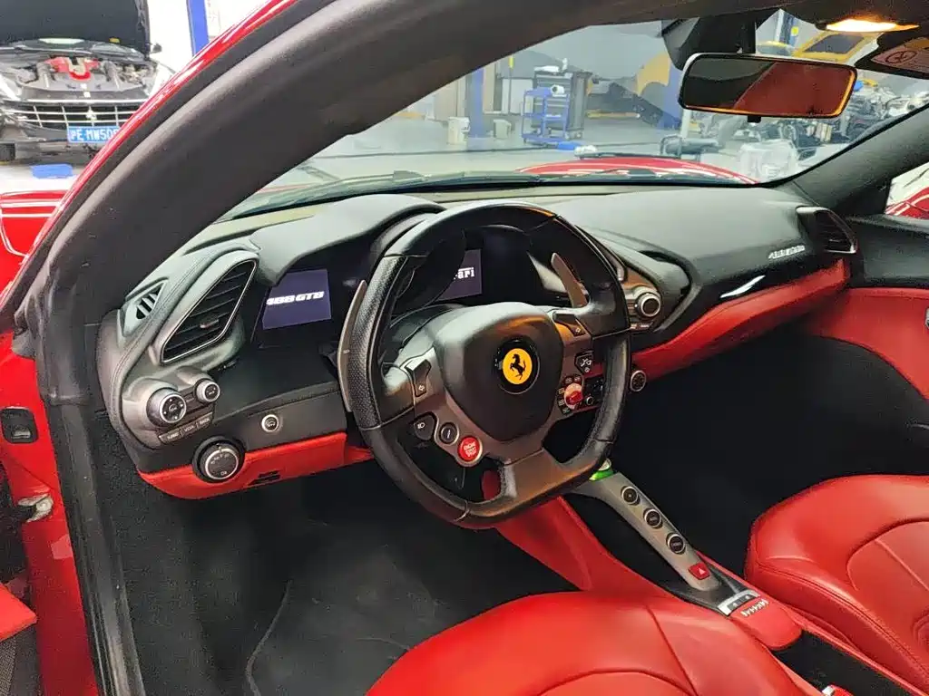 FERRARI 488