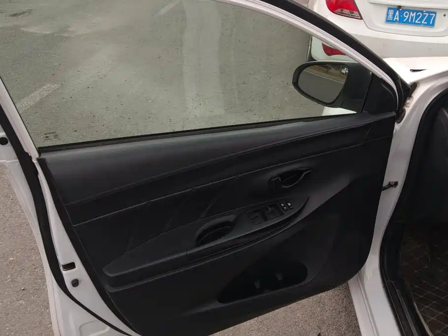 Toyota Yaris L — миниатюра 7