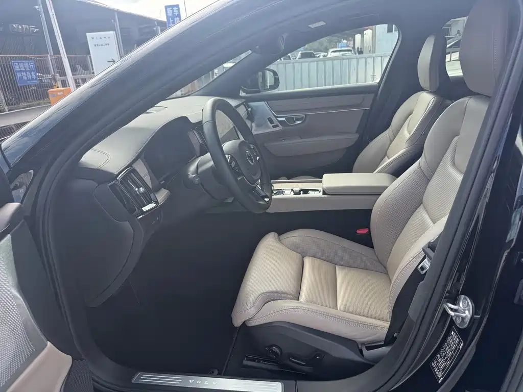 Volvo S90 PHEV — миниатюра 12