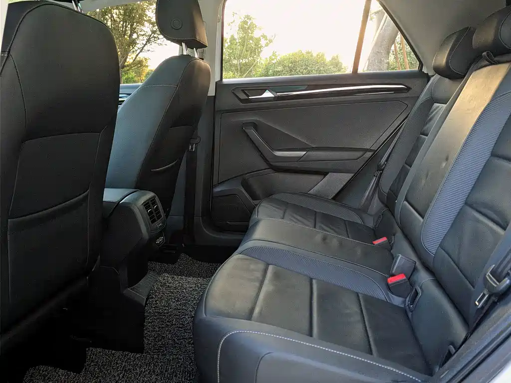 Volkswagen T-Roc — миниатюра 7
