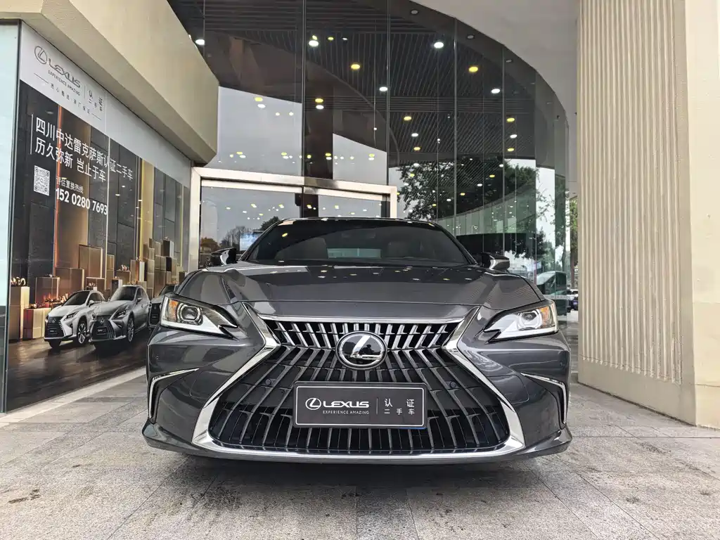 Lexus ES 2022