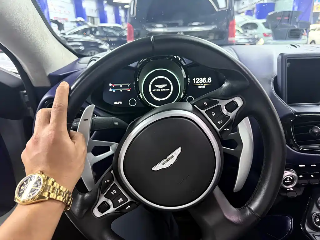 Aston Martin V8 Vantage 4.0T V8 Coupe, фото 6