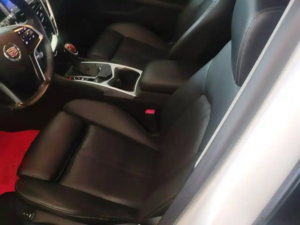 Cadillac SRX — миниатюра 15
