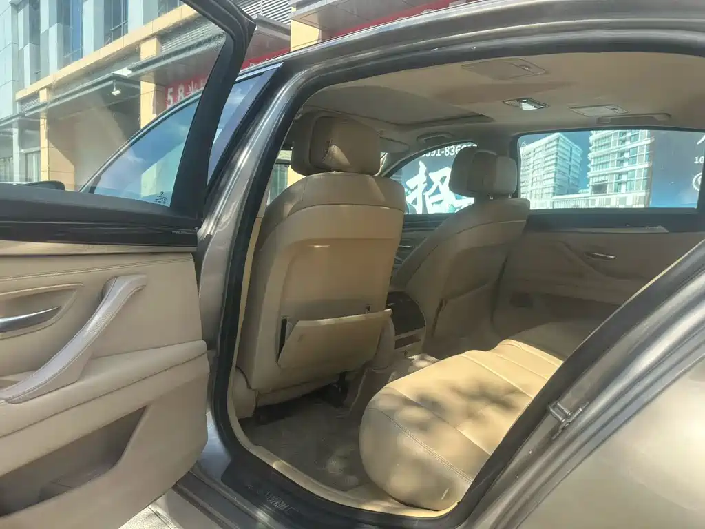 BMW 5 Series — миниатюра 5