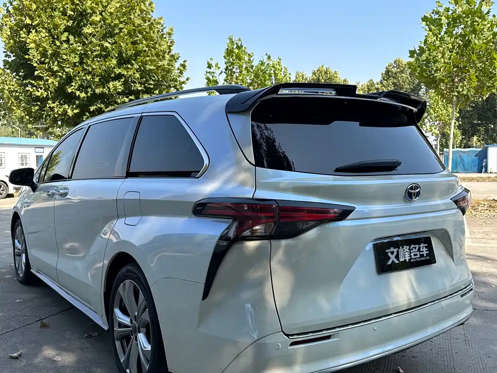 Toyota Sienna — миниатюра 9