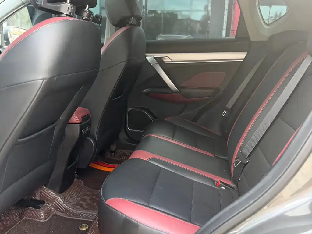 Geely Binyue — миниатюра 11