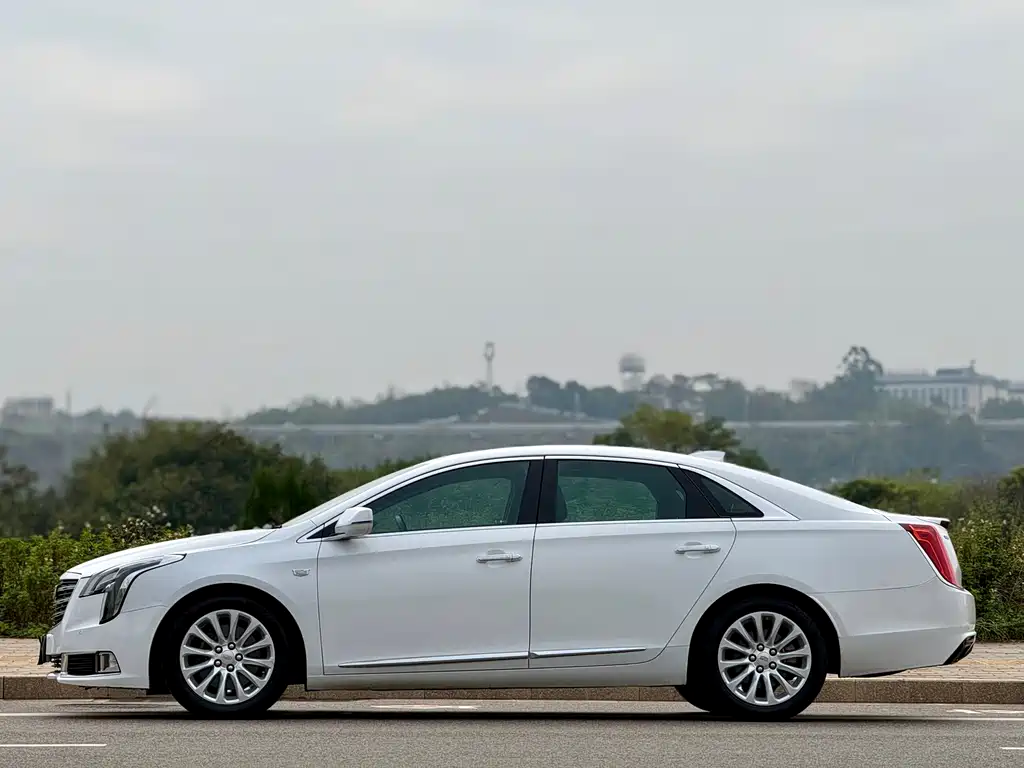CADILLAC XTS