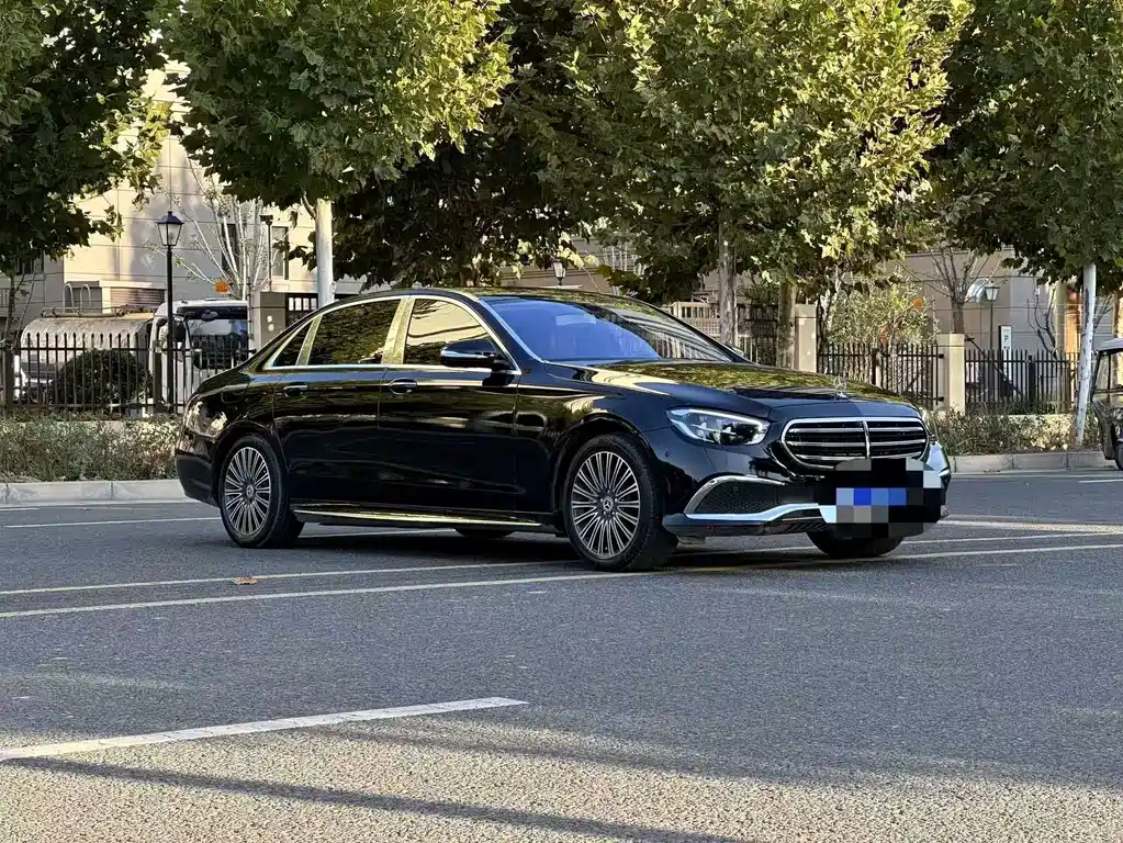 Mercedes-Benz E-Class — миниатюра 2