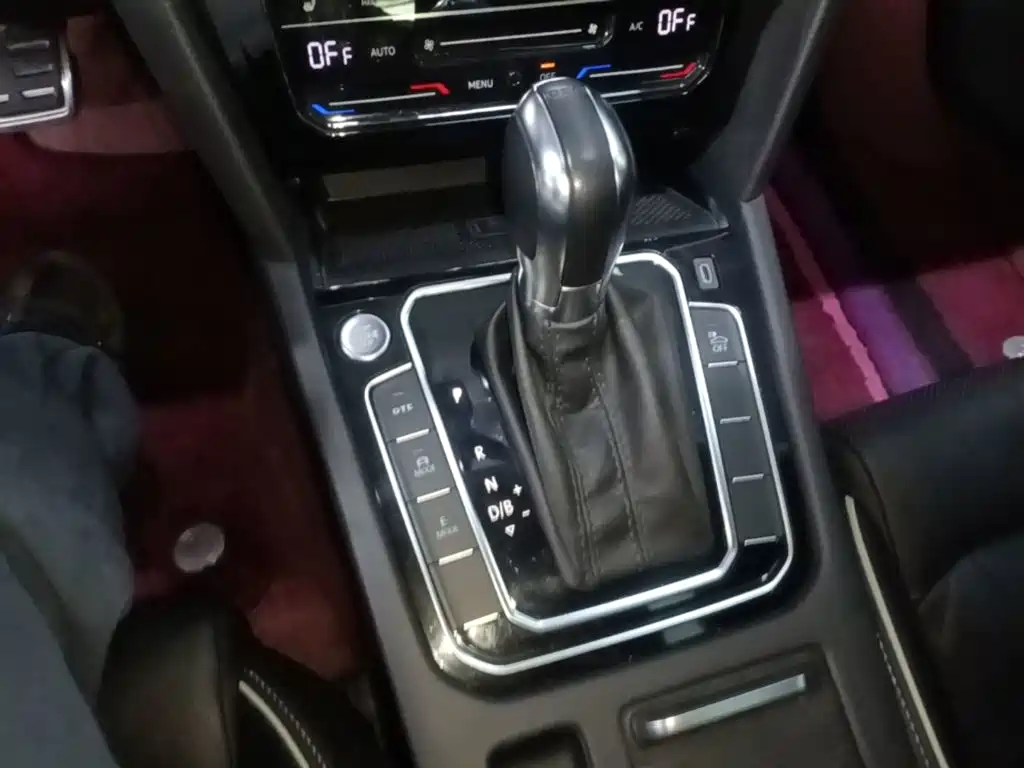 Volkswagen Magotan PHEV — миниатюра 14