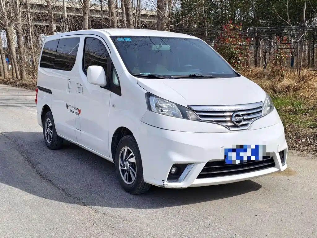 NISSAN NV200