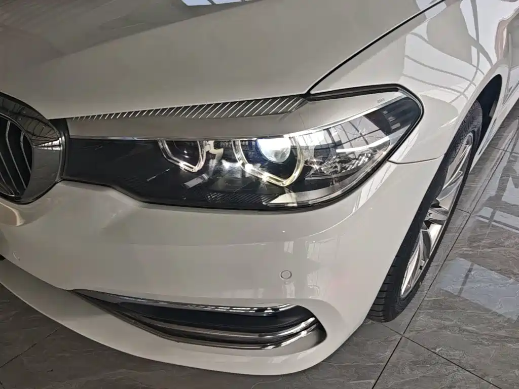 BMW 5 Series — миниатюра 24