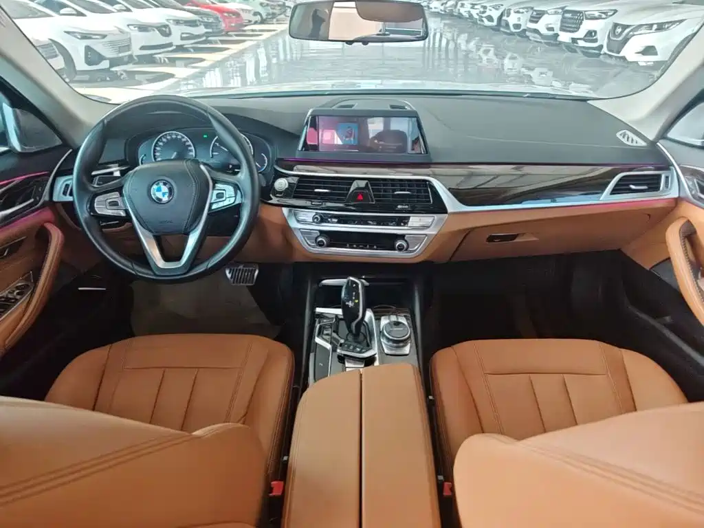 BMW 5 Series — миниатюра 10