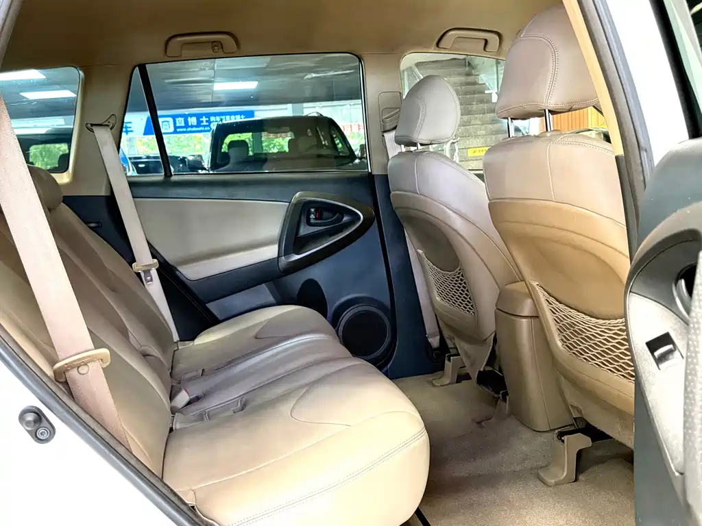 Toyota RAV4 — миниатюра 18