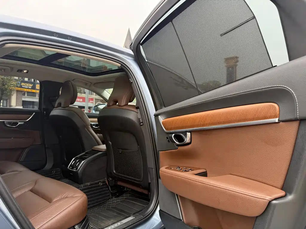 Volvo S90 — миниатюра 11