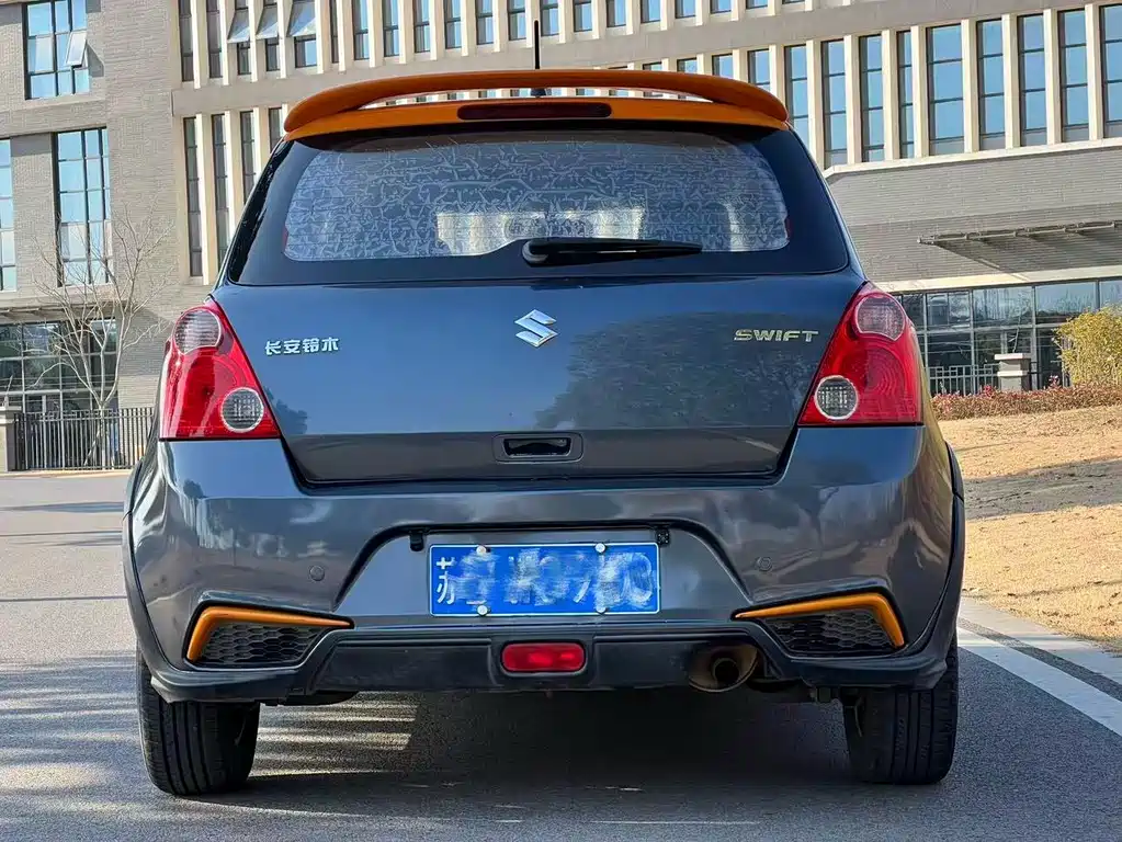 SUZUKI SWIFT