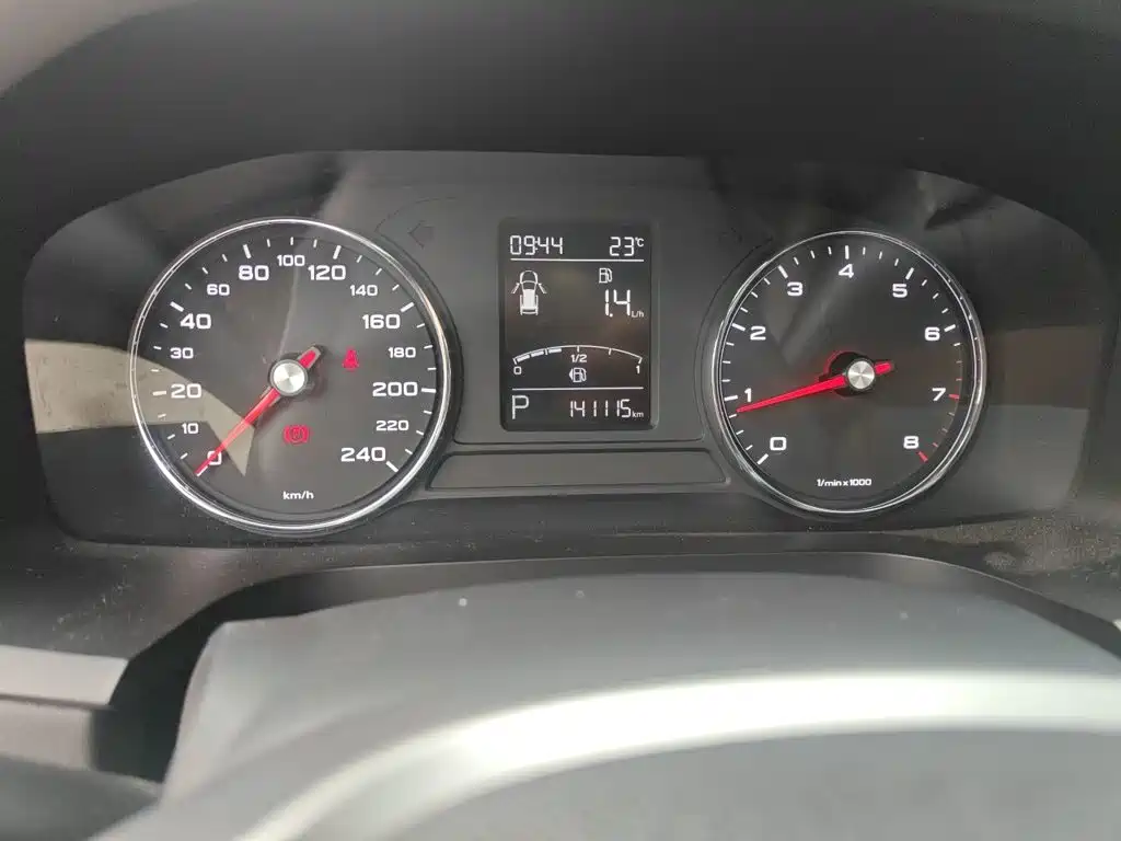 Roewe i6 Classic — миниатюра 13