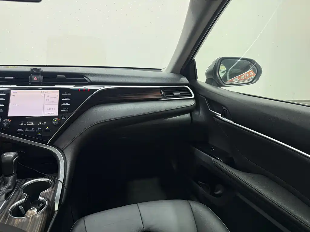 Toyota Camry — миниатюра 11