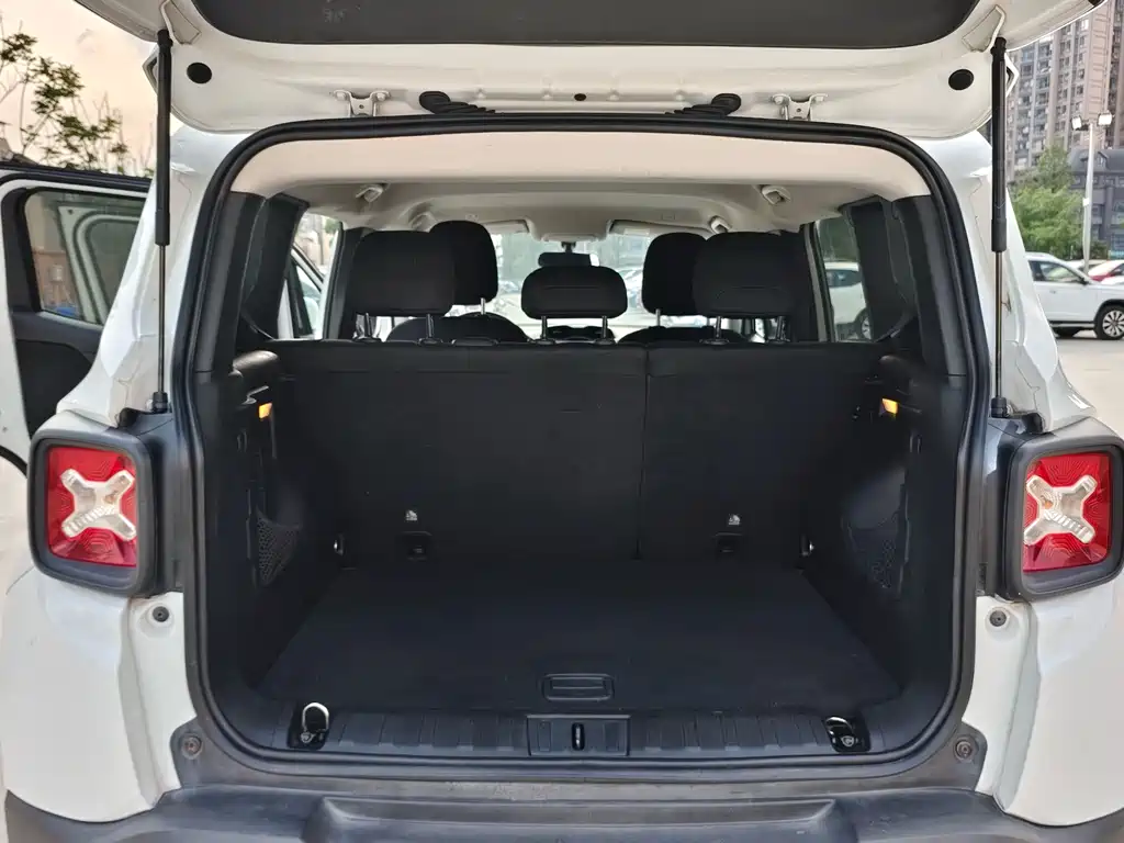 Jeep Renegade — миниатюра 10