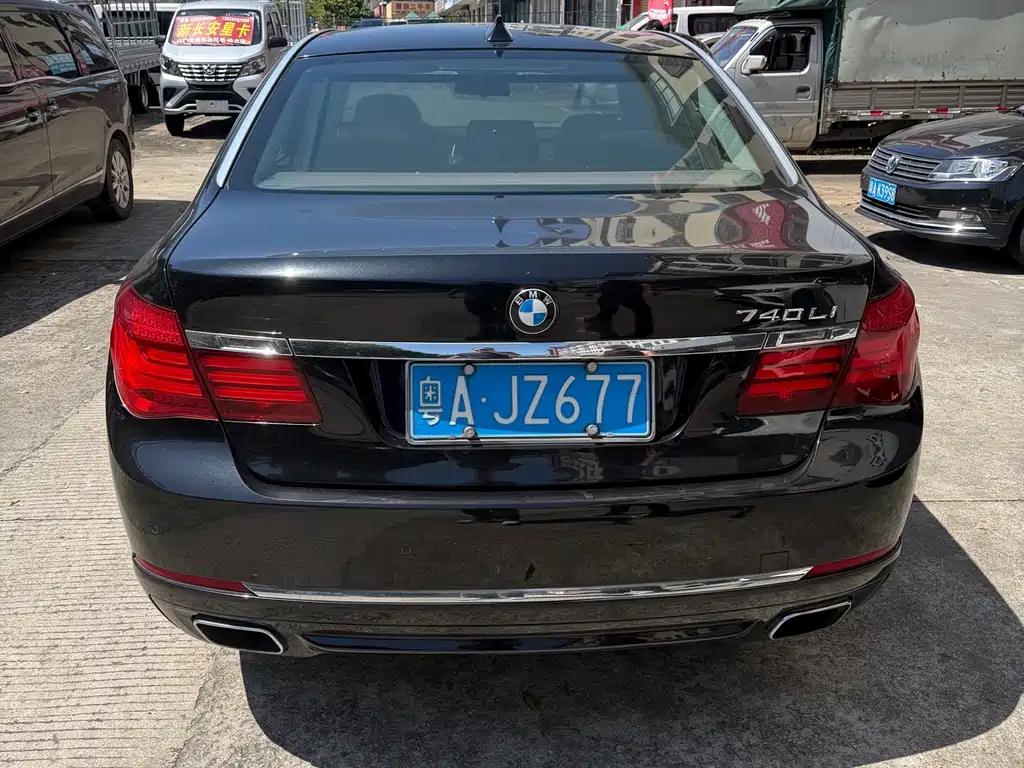 BMW 7 Series — миниатюра 5