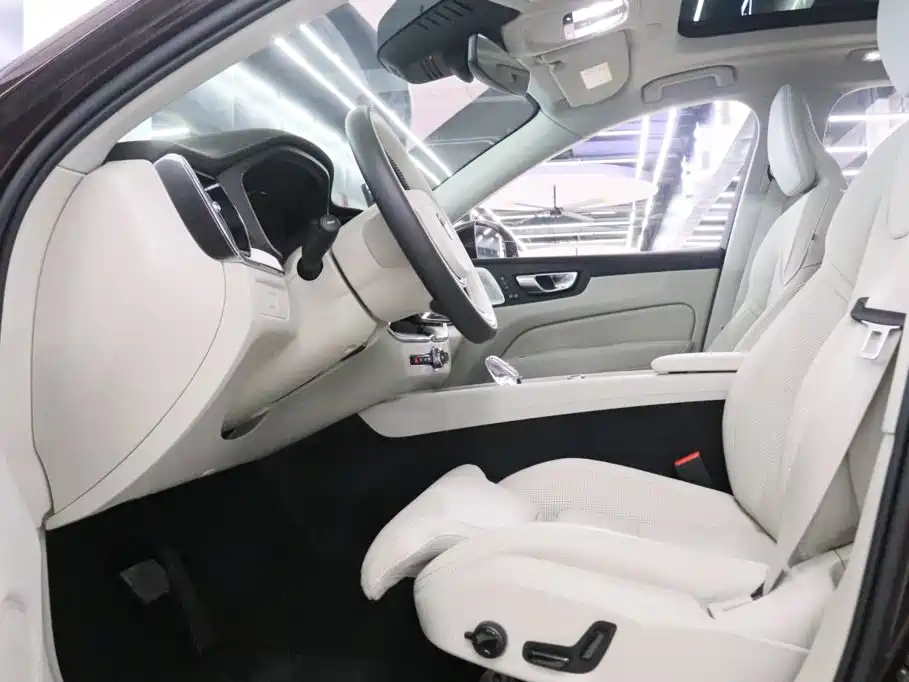 Volvo XC60 — миниатюра 13